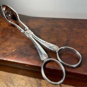 Silver Colonial Shell tong serving utensils silver plated Italy